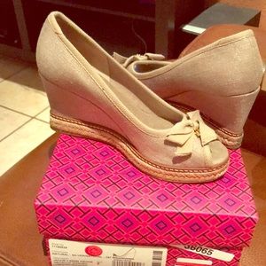Tory Burch Natural -Silver Wedges